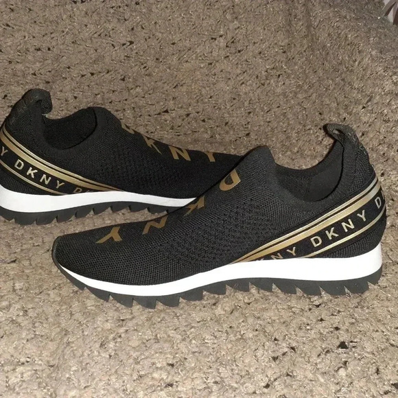 DKNY-Abbi Pull On Sock Sneaker-Air Knit-Black/White/Gold-Sz 9.5-Near Mint - Picture 5 of 8